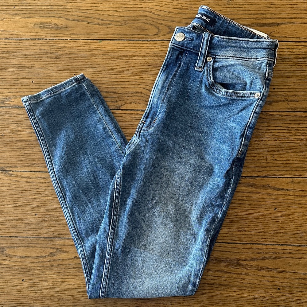 Calvin Klein Jeans Women's Faded Blue Skinny Jeans